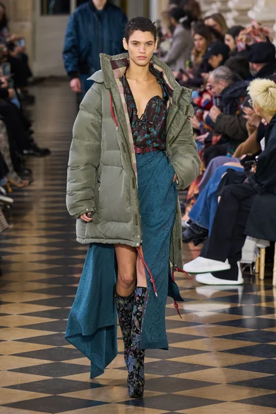 Look 24